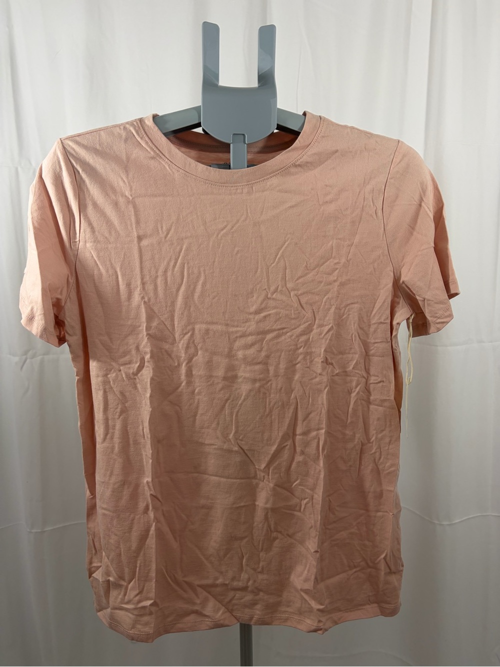 NWT a.n.a. Women’s Size MT Light Pink Classic Crew Neck Tee